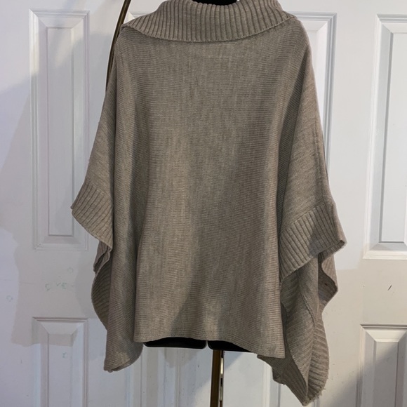 Beige Asymmetrical Pullover Sweater with Bat Sleeves - Picture 2 of 9